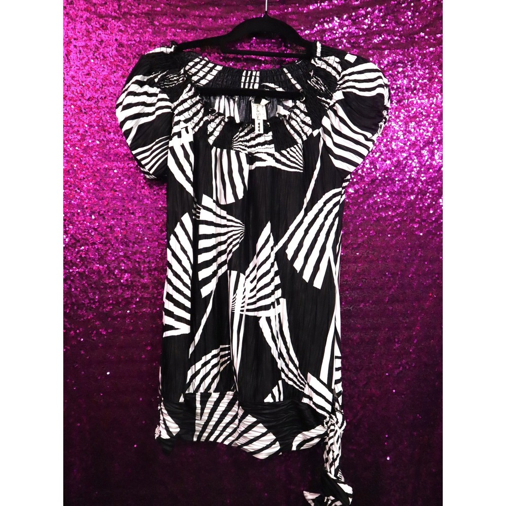 Black Patterned Top Small Heart Soul Womens Pleated Smocked Blouse 224311CY01